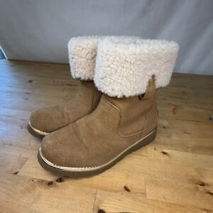 UGG Australia Callie Chestnut Suede Sheepskin boots Size 4